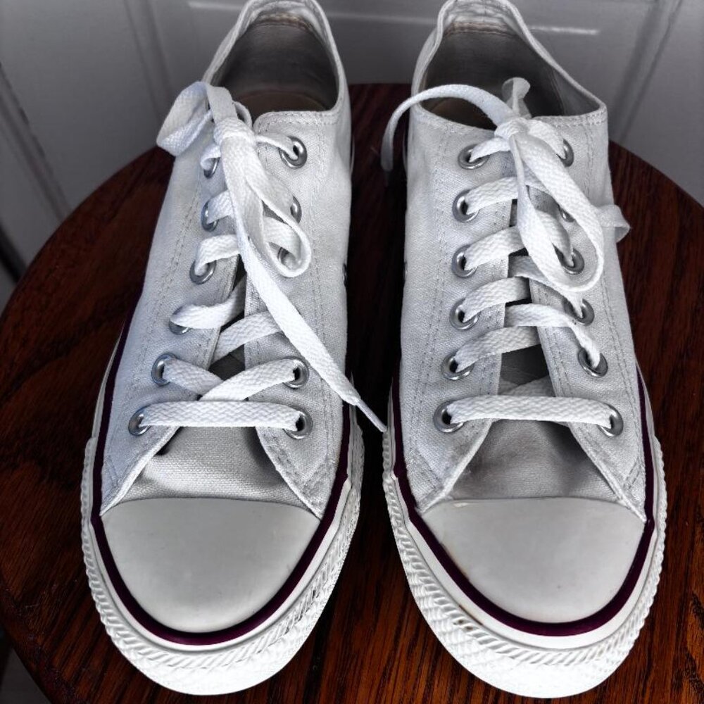 Converse Chuck Taylor All Star Low Top Unisex Sneaker US Women’s Size 9 Mens 7.5